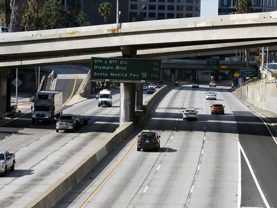 3月19日、カリフォルニア州は、4000万人の住民に、重要な用事を除いて家にいるように命じた