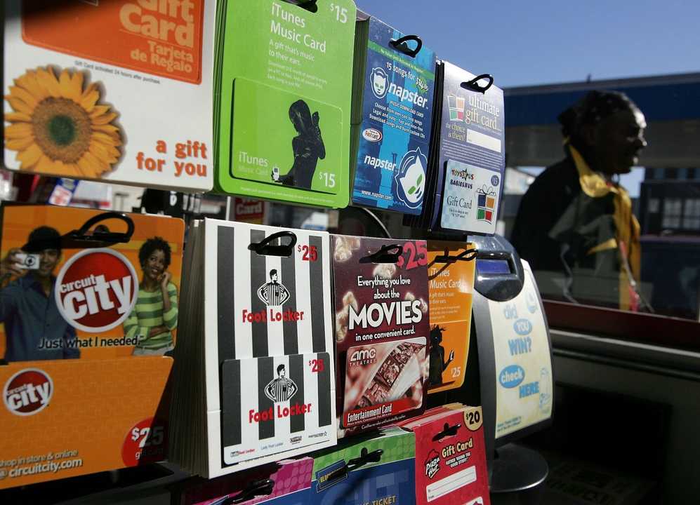 中小企業は顧客にプリペイドカードの購入を呼びかける