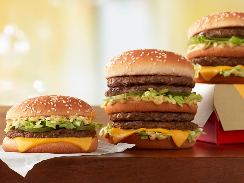 ビッグマックは、長年にわたって進化してきた。最新バージョンには、4つのパティを挟んだダブル・ビッグマックもある
