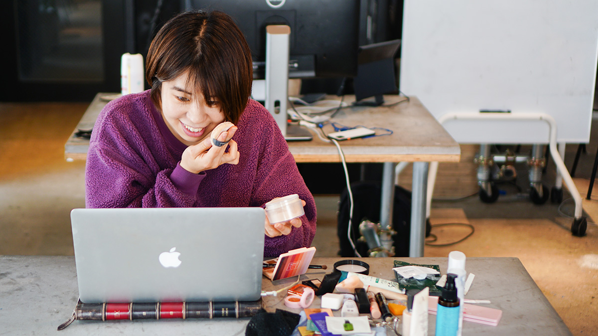 韓国メイクアップ中の私