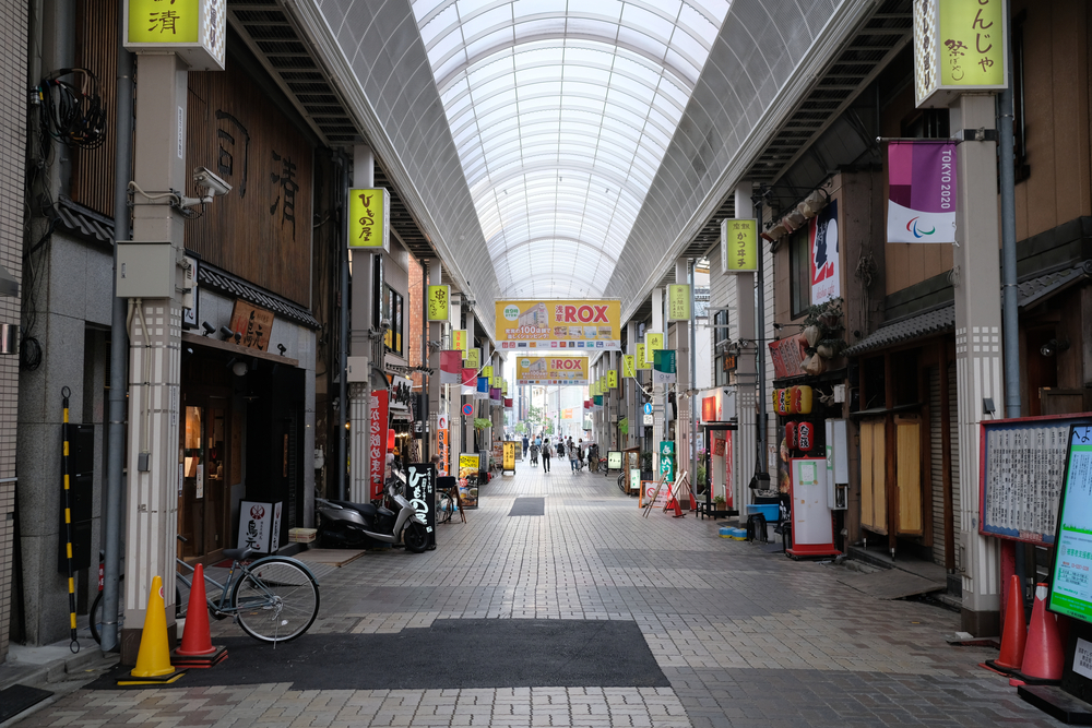 東京・浅草の商店街