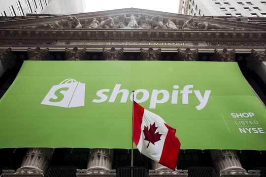 Shopify、中小事業者向け銀行、後払いサービス、地域配送サービスに
