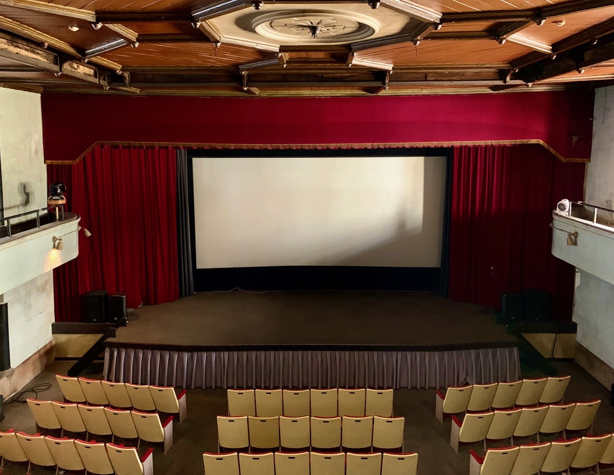 高田世界館の館内。