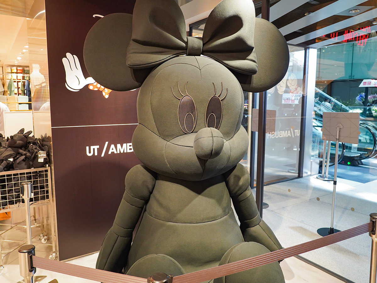 ミニーマウス像