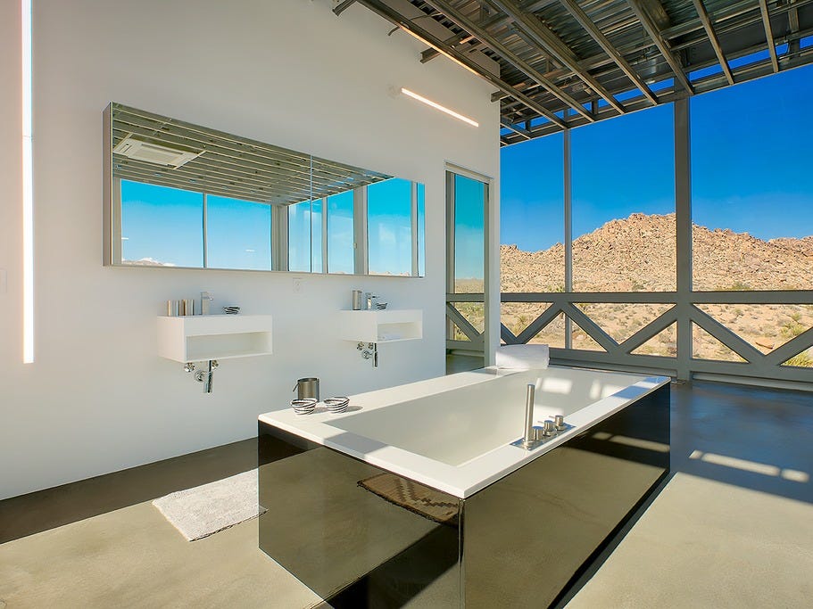 有名映画プロデューサーが設計した｢見えない家｣