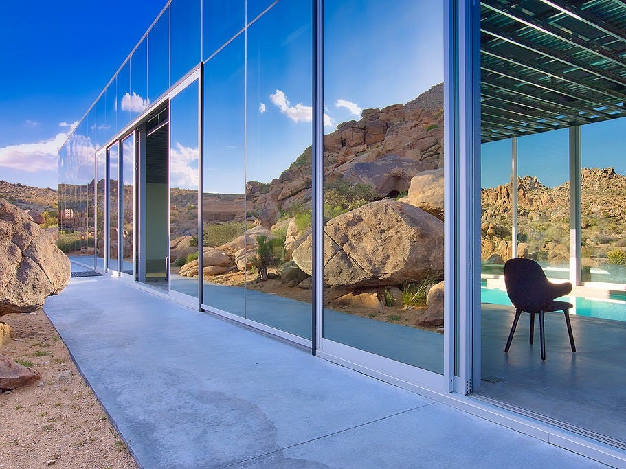 有名映画プロデューサーが設計した｢見えない家｣