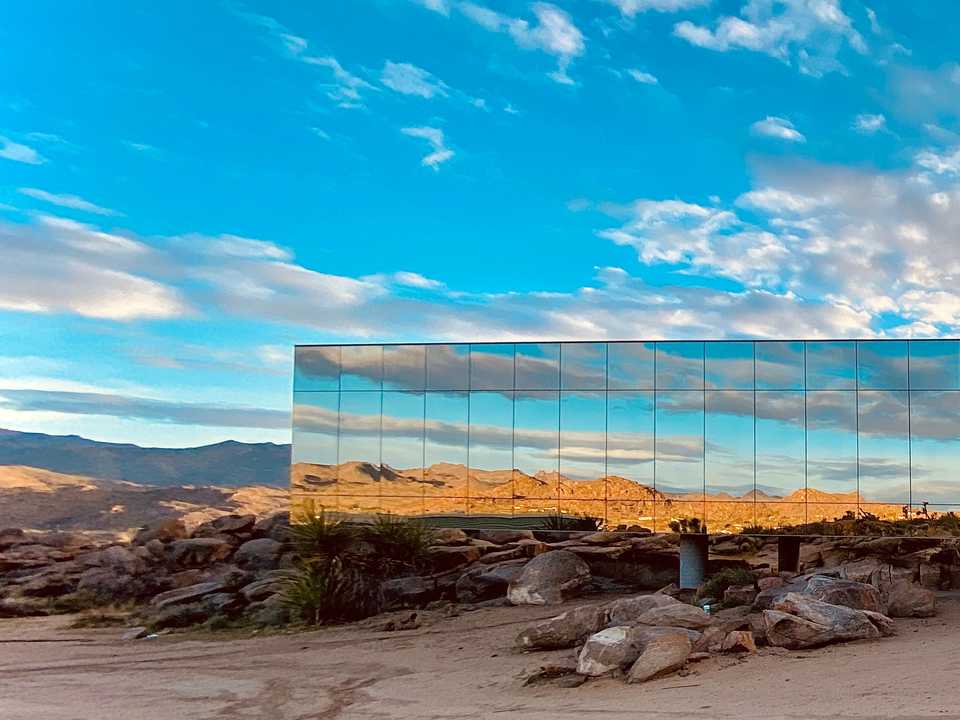 有名映画プロデューサーが設計した｢見えない家｣