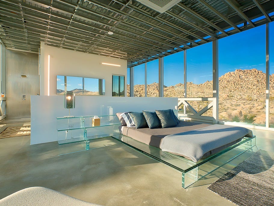 有名映画プロデューサーが設計した｢見えない家｣