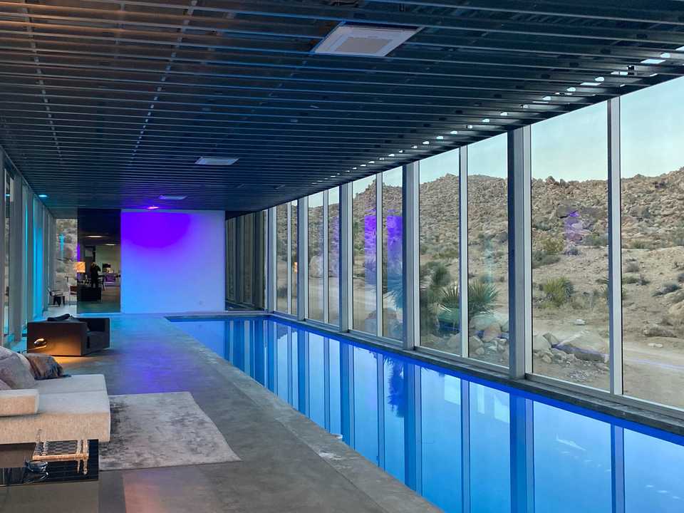 有名映画プロデューサーが設計した｢見えない家｣