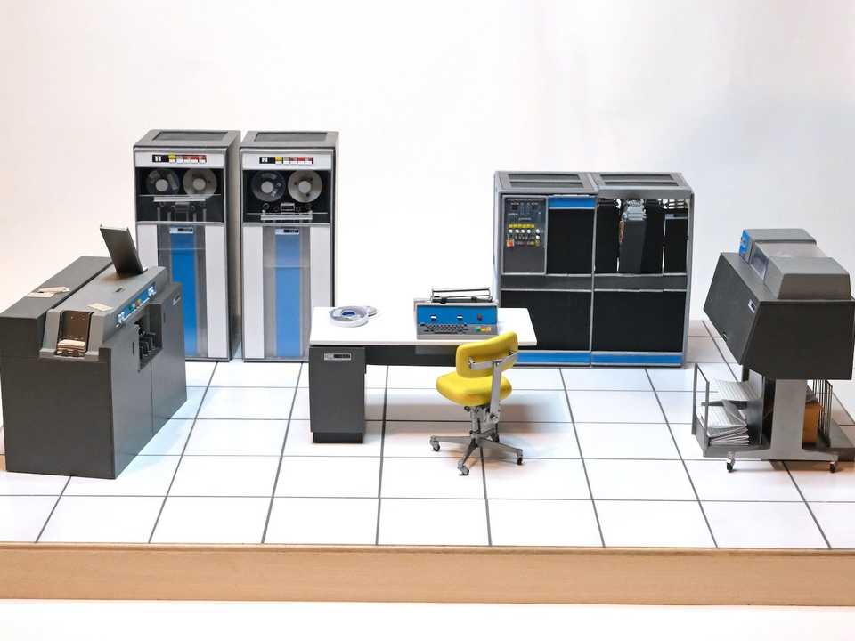 IBMのコンピュータシステムのミニチュア