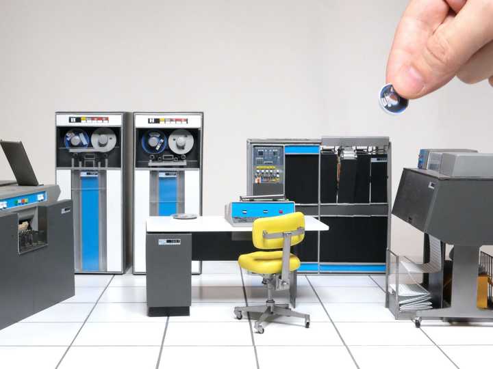 歴史的なibmコンピューターの精巧なミニチュア カナダのアニメーターが製作 Business Insider Japan