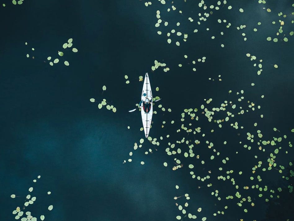 スウェーデンの湖で。