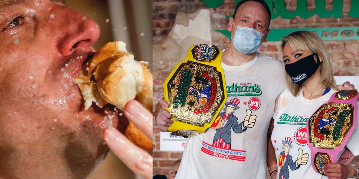 左:今年のネイサンズホットドッグ早食いコンテストで、世界記録を達成したジョーイ・チェスナット。右:ポーズを決める男性部門勝者のチェスナットと、女性部門勝者のミキ・スドー。2020年7月4日、ニューヨークのブルックリンにて。