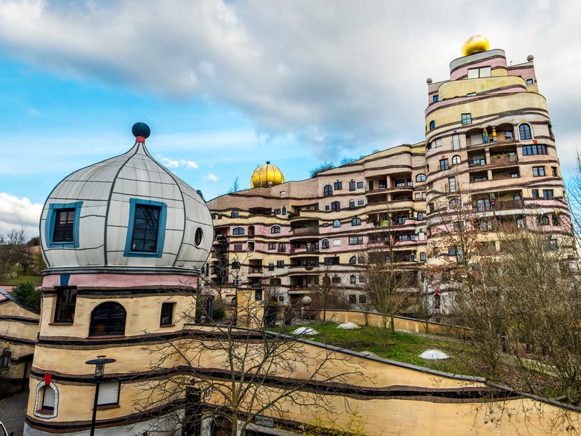 フリーデンスライヒ・フンデルトヴァッサー設計の集合住宅。