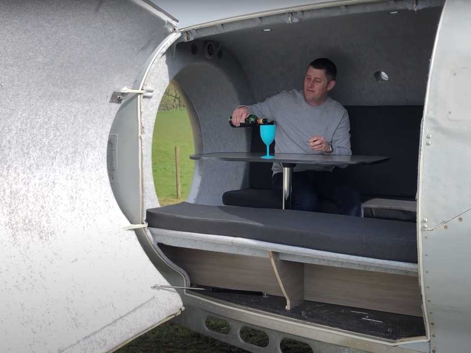 大きく開いたドア