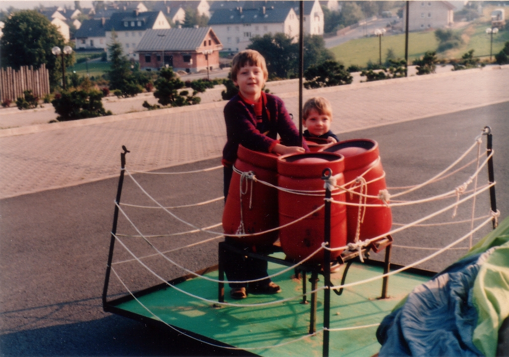 気球のゴンゴラは縦1.4メートル、横1.4メートル。床は厚さ0.8ミリの金属板だった。燃料はプロパンガス。4本のボンベが搭載された。