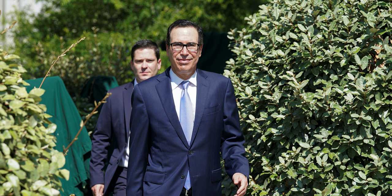 アメリカのスティーブン・ムニューシン財務長官。ホワイトハウスで。