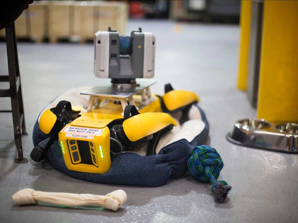 犬型ロボット、8月からフォードに就職