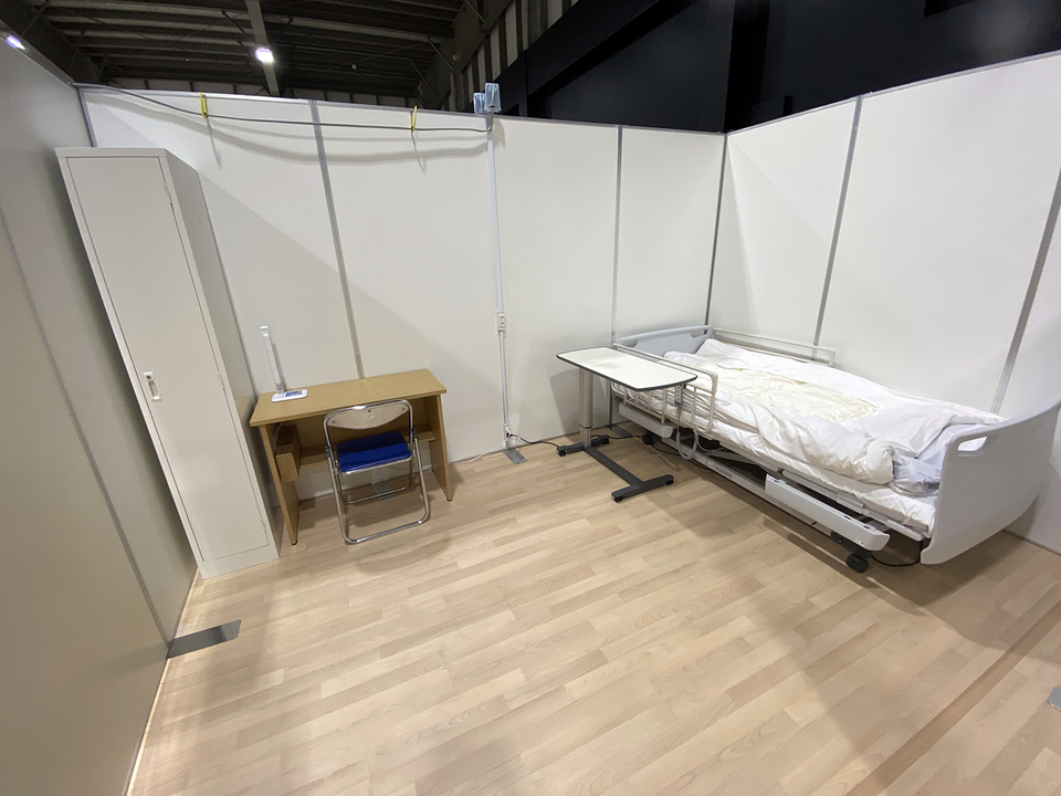 仮説病床内