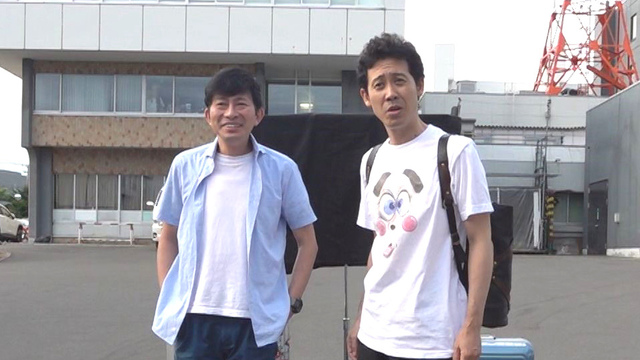 「ミスター」こと鈴井貴之と大泉洋(2018年8月1日早朝、HTB旧社屋裏口にて)