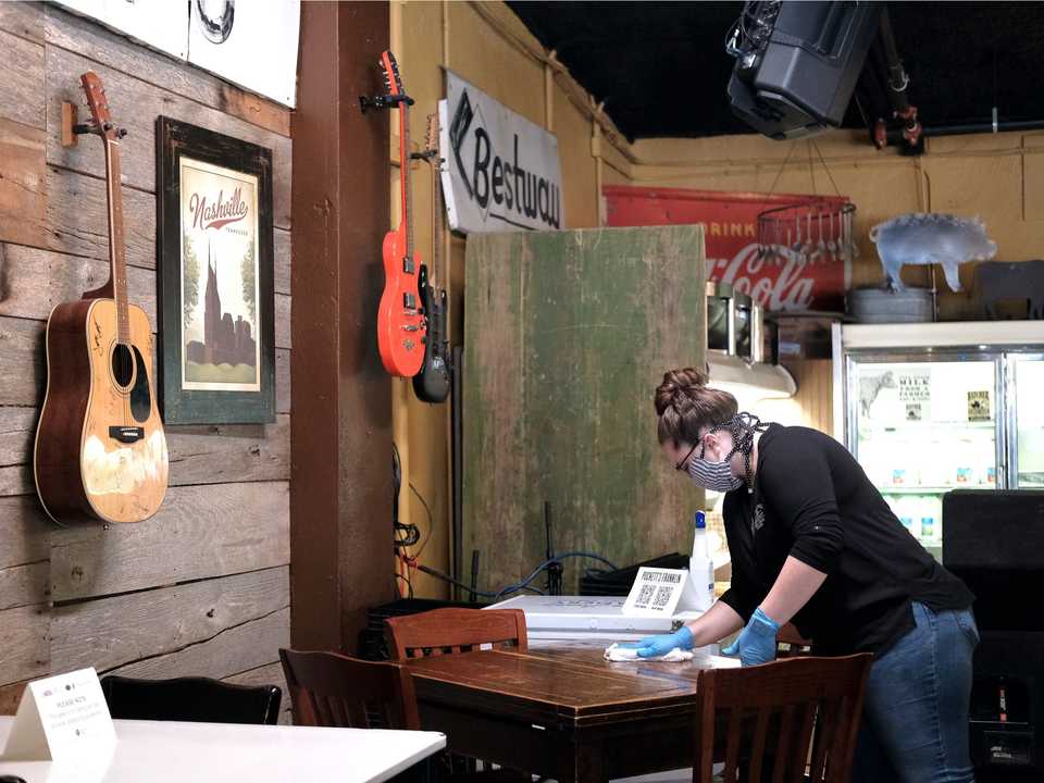 レストランの回復傾向は鈍化