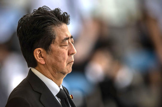 8月9日、長崎市平和祈念式典に出席した安倍首相。