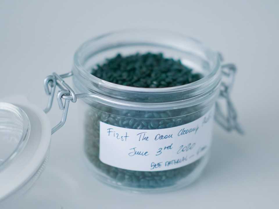 プラスチックの粒