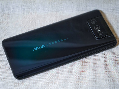 唯一無二の 回転する 3眼カメラ搭載 Zenfone 7 Pro の実力 日本では10月23日発売 Business Insider Japan 唯一無二の 回転する 3眼カメラ搭載 Zenfone 7 Pro の実力 日本では10月23日発売 Business Insider Japan