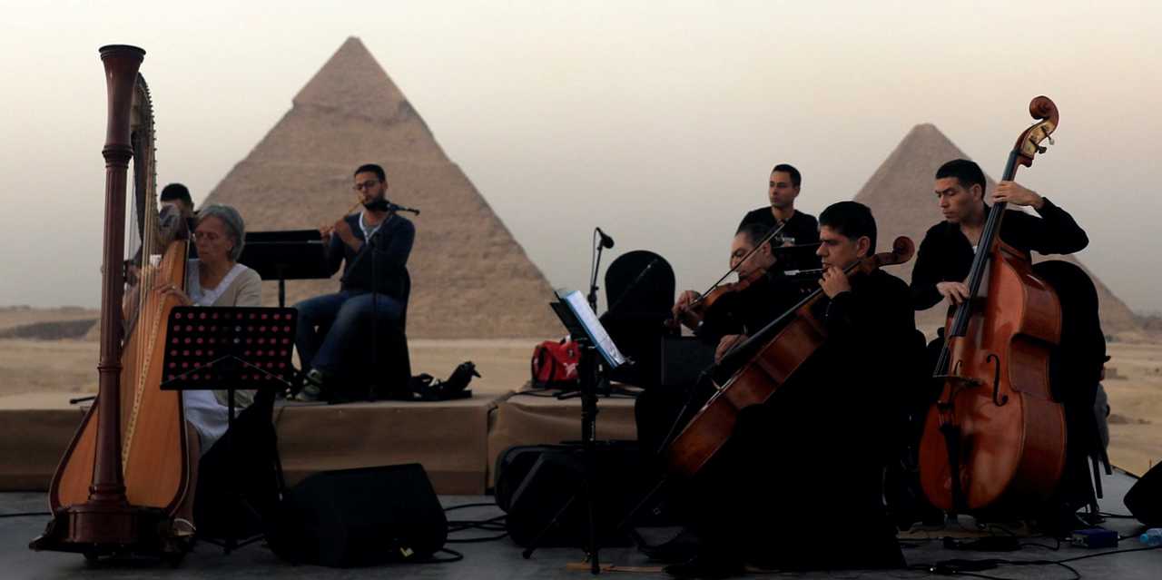 9ピラミッズ・ラウンジのオープン初日のバンド演奏の様子。2020年10月20日。