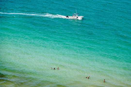 カリフォルニアのビーチで溺れかけた母娘 恩人の結婚資金をクラウドファンディングで調達 Business Insider Japan