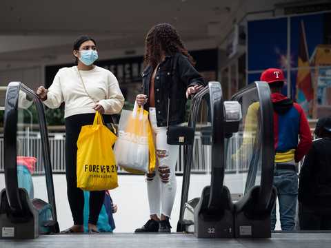 会えない罪悪感から贈り物が増える? アナリストが予想する、ホリデーシーズンの消費行動