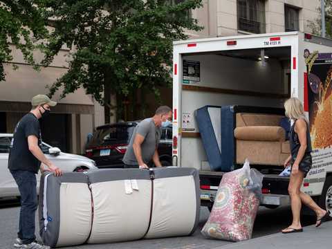 ハワイに移住した人も! コロナ禍で約30万人のニューヨーカーが市外へ引っ越していた