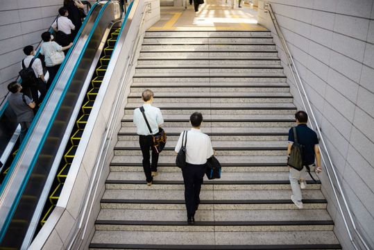 すでにキヤノンに日本郵政も...正社員の待遇下げて実現する皮肉な「平等」