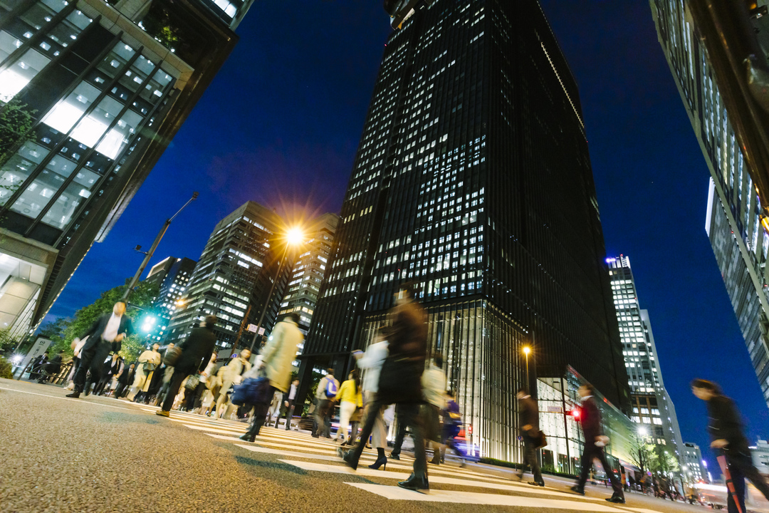 夜のオフィス街