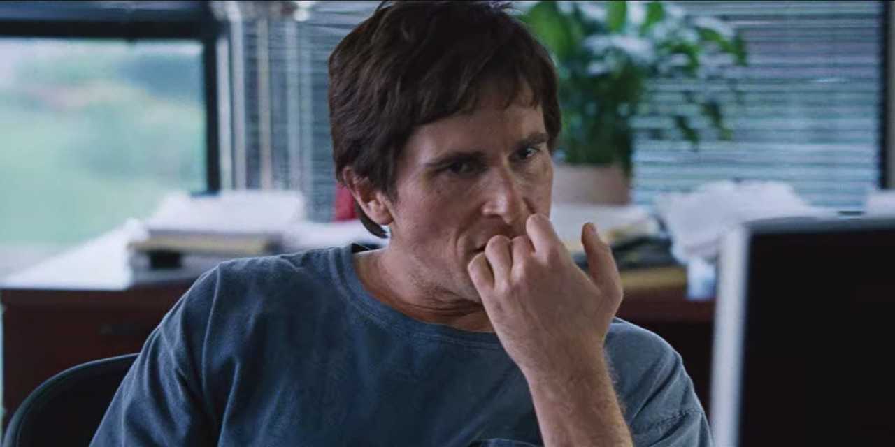 映画『マネー・ショート 華麗なる大逆転』でマイケル・バーリを演じたクリスチャン・ベール。