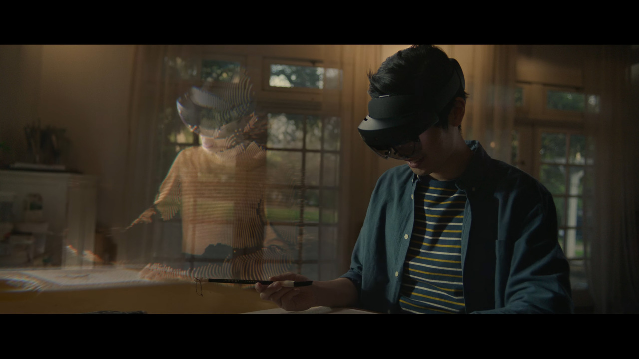 Microsoft Mesh説明ビデオより。習字の先生のお手本を、Mixed Realityの形でみながら学習