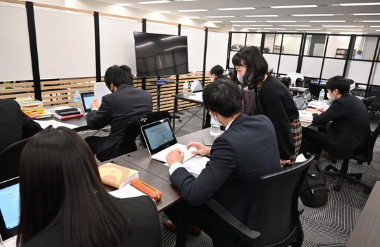 IT業界はコロナ禍でも人手不足...「文系だって挑戦する価値はある」未経験からIT人材を育てる企業の挑戦