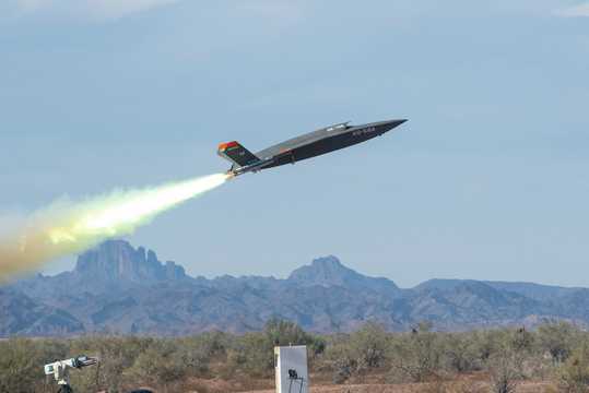 無人爆撃機