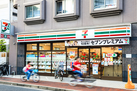 減収減益でも「強靭さ」見せたセブン&アイ本決算。実態読み解くキーワードは「海外コンビニ」「ガソリン」「客単価」