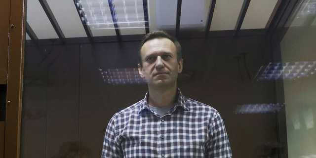 看守がフライドチキンでハンストを妨害 反プーチンのナワリヌイ氏 健康状態が悪化 Business Insider Japan