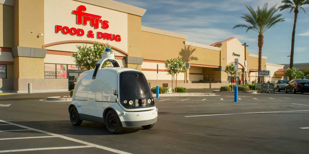 自動運転車がドミノのピザを配達