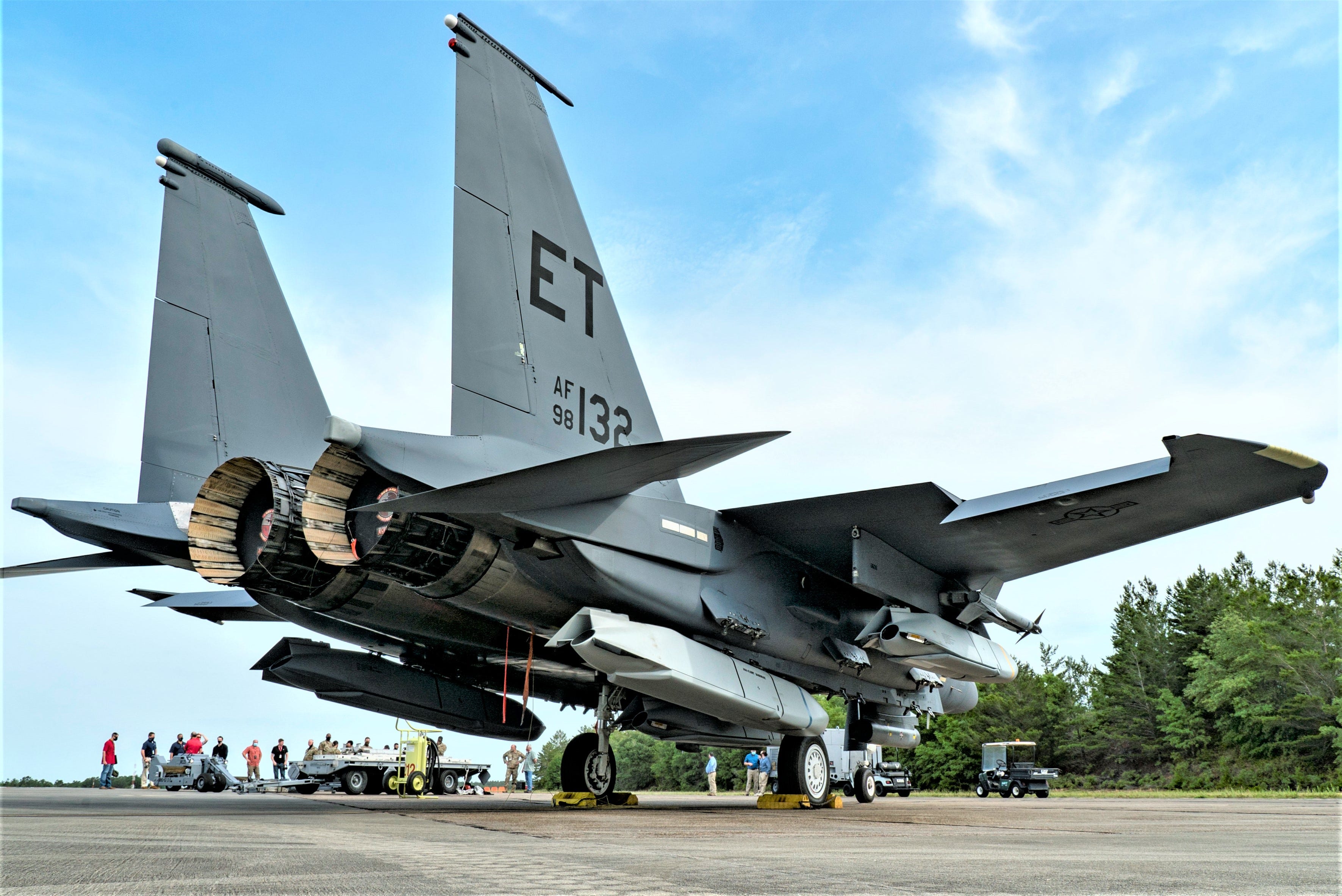 アメリカ空軍、戦闘機を爆撃機として運用するテスト開始…F-15Eに通常の