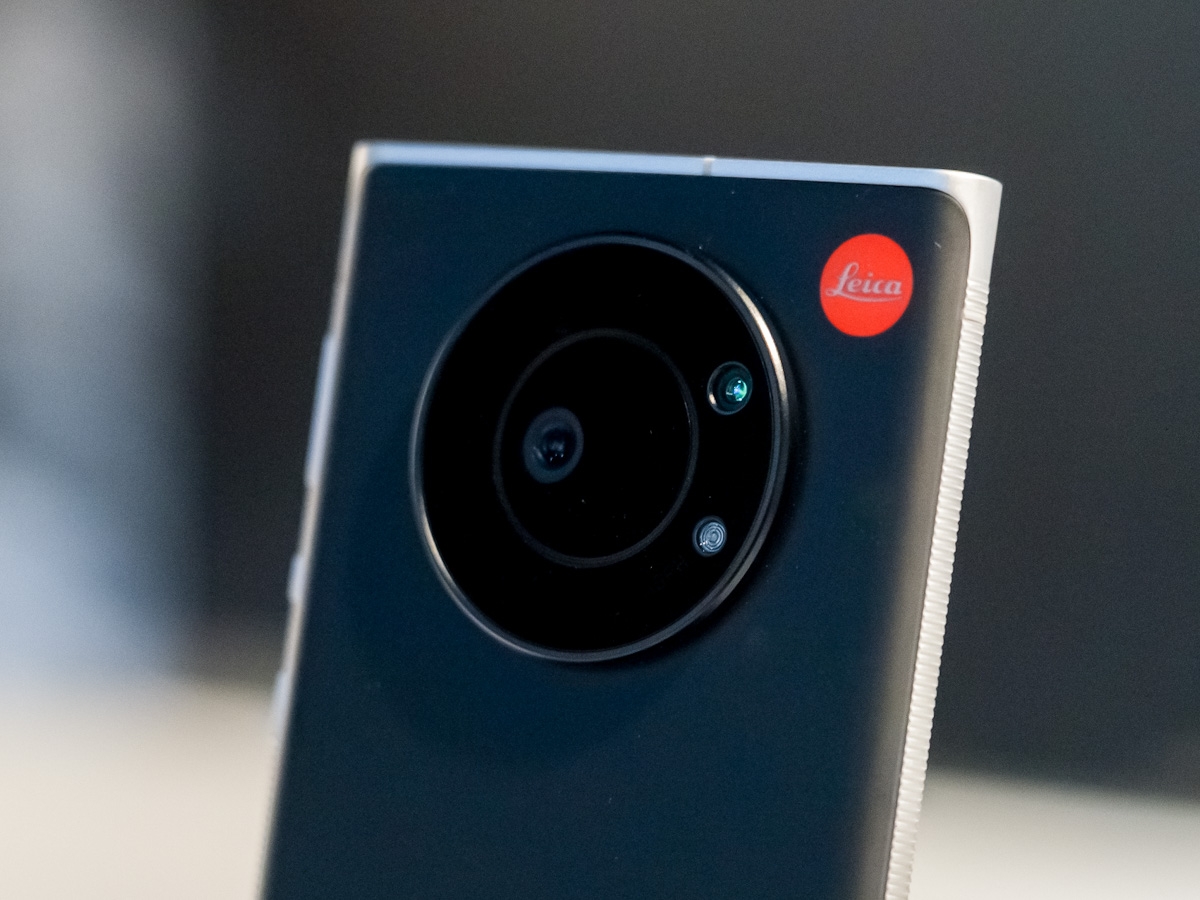 ソフトバンク“独占”のライカスマホ「Leitz Phone 1」、AQUOS R6との