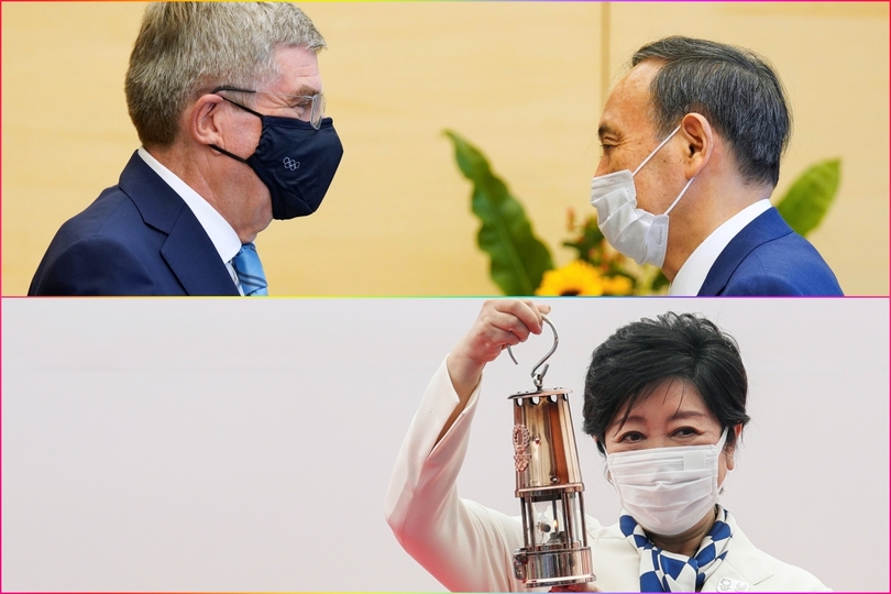 来日したバッハ会長と会談する菅首相(上)聖火の入ったランタンを持つ小池都知事。