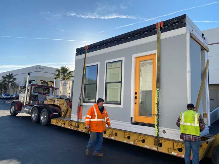 イーロン・マスクも住んでいる？ 約5万ドルのプレハブ極小住宅「Casita」をのぞいてみた (Business Insider Japan)