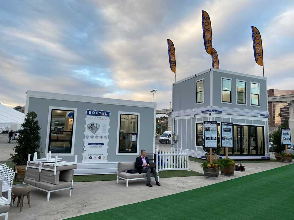 イーロン・マスクも住んでいる？ 約5万ドルのプレハブ極小住宅｢Casita｣をのぞいてみた Business Insider Japan