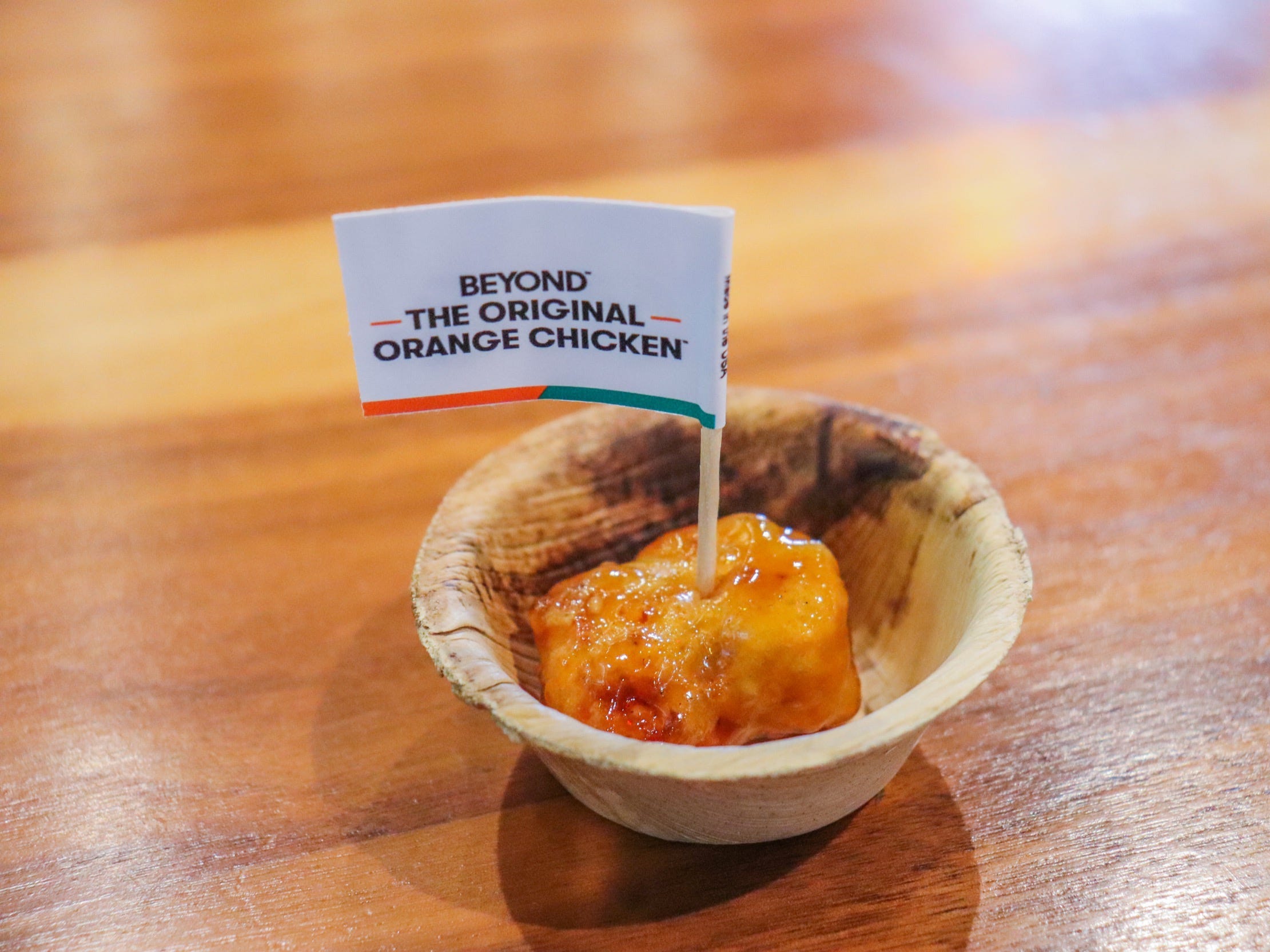 レッドチキン KFCのレッドホットチキンを実食レビュー。辛くもありきたりな味に思え