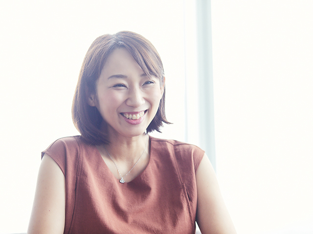 インタビュにー答える藤澤さん