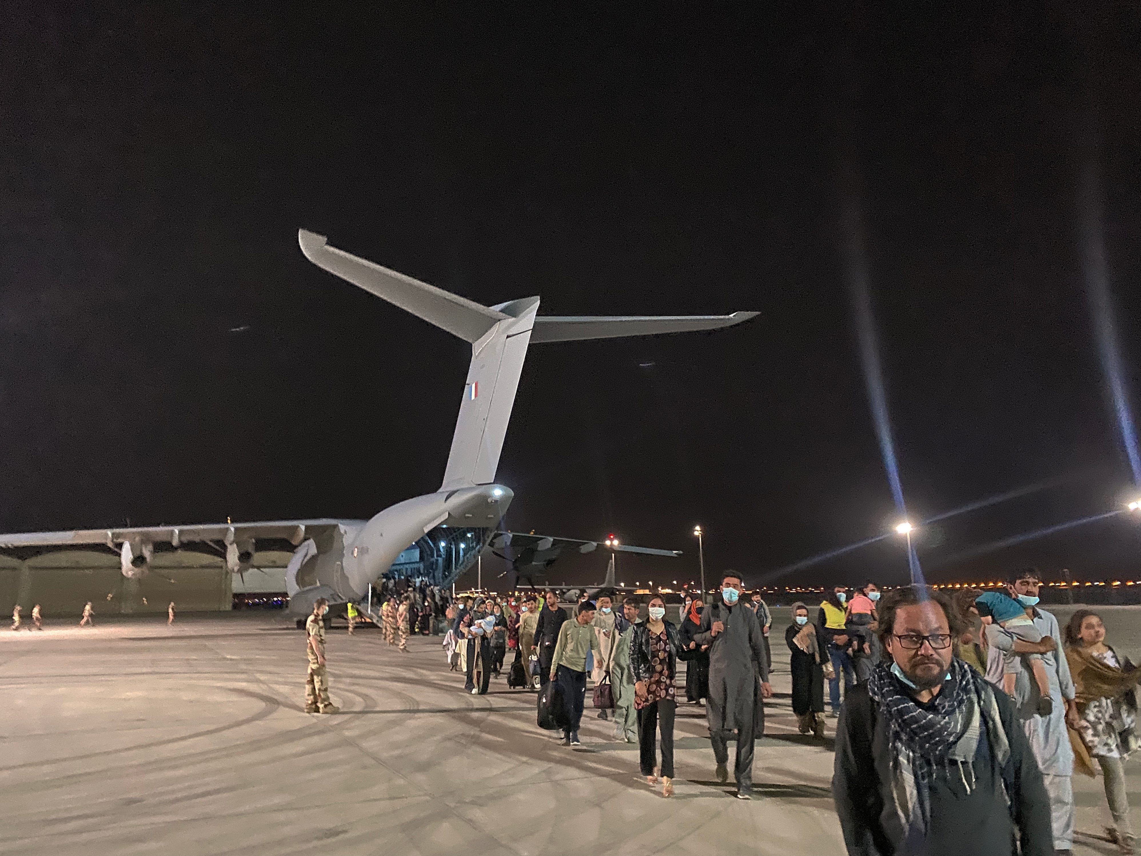 カブール空港で爆発 米軍兵士13人が死亡 米軍は 人々を退避させる任務を継続 Business Insider Japan