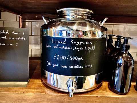 「プラスチック容器ゼロ」の買い物を試してみた。マイバッグの上を行く消費スタイルはどれだけ現実的?